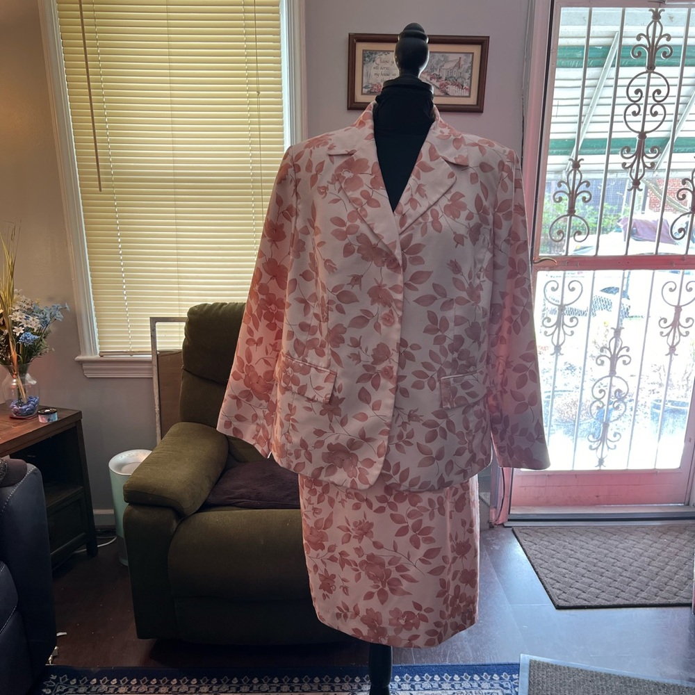 Spring is here! Coral Leaves Suit